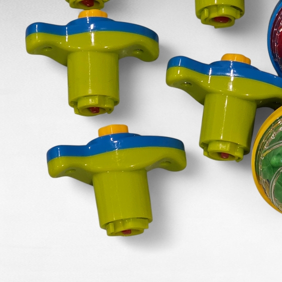 Set of 5 Light Up Spinning Tops Sensory Toy New - Picture 5 of 10